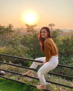 Sanaya Irani Instagram - This is how I want to spend every weekend... in the midst of nature 😍😍. Happy weekend everyone just breathe 😊😊😊.
📸 @itsmohitsehgal