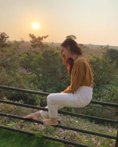 Sanaya Irani Instagram - This is how I want to spend every weekend... in the midst of nature 😍😍. Happy weekend everyone just breathe 😊😊😊.
📸 @itsmohitsehgal