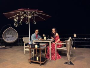 Sanaya Irani Instagram - Happy 5 to us @itsmohitsehgal ❤️❤️. No phones, no WiFi, no social media, only nature, peace and quiet. Just the kinda anniversary we wanted 😃. 25/01/2016
@vistarooms @mountkusurluxuryliving 

 #VistaRooms #OraKamshet  #BestStaycation #BestHolidayHome

PS: for bookings on Vista Rooms use our code SANAYAMOHIT10 to get special discount of 10%