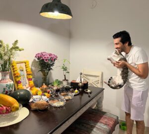 Sanaya Irani Instagram - Navroze Mubarak from us to you 🔥 🕯😊😊. #chiefiranisehgal we miss you so much, our family will never be complete without you. Love you forever ❤️❤️.
Gus misses you chief during lunch time 😢😘❤️

#gusiranisehgal #navrozmubarak #parsinewyear