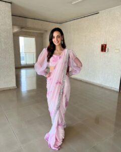 Sanaya Irani Instagram - Feeling pretty in pink for YAAR KI SHAADI 😊😊🥳😌. #dalniktake2 ❤️