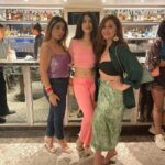 Sanaya Pithawalla Instagram - Thanks to each and everyone for making it for our event last night ♥️ Love you guys 🥰 Another bangin event with @palak.purswani @devashishofficial9 done right @narathaiindia 😁 Nara Thai Colaba