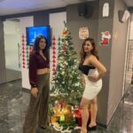 Sanaya Pithawalla Instagram - Christmas Eve done right 🎄 Thanks guys for making it for our first ever out of town event and showing us so much love and making it such a grand success ❤️ Thank you @damanculture we had a great time hosting for you’ll 🥰 And last but not the least , to many more events in the next year with my partner in crime @palak.purswani 😘 love you !! Daman, India