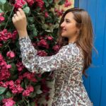 Sanaya Pithawalla Instagram - Life is like a flower 🌺 Just keep blooming…