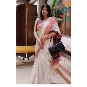 Sandipta Sen Instagram - Saptami te ami😍
#latepost 
📸@sutapa.sen.9250 ❤️

Thank you for the lovely saree @amrrapali 😍

#durgapuja2022