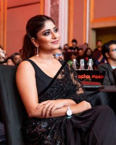 Sandipta Sen Instagram - #hoichoiseason6 
Congratulations @hoichoi.tv for completing glorious 5years❤️More and more to come😍

Saree and Jewellery:@rabhisek ❤️
📸@arindam.duttagunjan