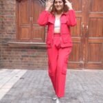 Sapna Choudhary Instagram - लड़की का चक्कर बाबू भइयाँ 😅💃🏼 Kis kis ki zindagi "JHAND" bana gayi , comment karke batao? 😂 @reels.doorproduction09 @dreamsentertainment99 #haryanviqueen #sapnachaudhary #desiqueen #sapnachoudhary #thankgodforeverything