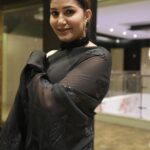 Sapna Choudhary Instagram - शब्दों का वजन तो बोलने वाले के भाव पर आधारित है! एक शब्द मंत्र हो जाता है, एक शब्द गाली कहलाता है, वाणी ही व्यक्ति के व्यक्तित्व का परिचय करवाती है! जय श्री राधे 🙏🙏 Outfit by @ratnavati_collection09 🎥. By. @thedenieddenny #janmanstmi_special🙏 #harekrishna #celebration #sapnachaudhary #sapnachoudhary #sapnaharyanvi #desiqueen #desigirl #desi #haryana #haryanvi #positivevibes #positivity #thankgodforeverything