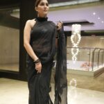 Sapna Choudhary Instagram - हाँ हमें “काला” बेहद पसन्द है , मगर दिल ❤️ में नही …. Outfit by @ratnavati_collection09 #instagood #blackgirlmagic #blacksaree #sapnachaudhary #sapnachoudhary #sapnaharyanvi #desiqueen #desi #blacklove #positivevibes #positivity #thankgodforeverything
