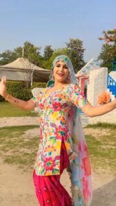 Sapna Choudhary Instagram - गोरी नाचे …….. 💃
Suit by @ratnavati_collection09 

#desigirl #desi #sapnachaudhary #desiqueen #dance #performance #reels #réel #reelsinstagram #reelitfeelit #reelkarofeelkaro #haryana #haryanavi #rajsthan #workhard #fanlove #positivevibes #positivity #thankgodforeverything