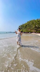 Sapna Choudhary Instagram - If it’s cute, l want it.”

#treanding #reelkrofeelkro #reelitfeelit #sapnachaudhary #desiqueen #positivevibes #beachvibes #workhard #thankgodforeverything