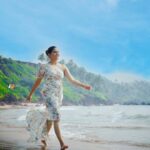 Sapna Choudhary Instagram - Life is all about good vibes and good people…..🤗 #colorful #beach #seaside #goat #nature #desiqueen #sapnachaudhary #positivevibes #thankgodforeverything