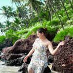 Sapna Choudhary Instagram - Life is all about good vibes and good people…..🤗 #colorful #beach #seaside #goat #nature #desiqueen #sapnachaudhary #positivevibes #thankgodforeverything