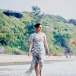 Sapna Choudhary Instagram - Life is all about good vibes and good people…..🤗 #colorful #beach #seaside #goat #nature #desiqueen #sapnachaudhary #positivevibes #thankgodforeverything