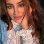 Sara Gurpal Instagram - I’m thinking to change my hair colour !! Brown or black ? 🟫🖤⬛️