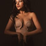 Sara Gurpal Instagram - #SaraKehndi k haal chal hein? . . . . . . Make up : @kritikaaguptaa_ Hair : @hairfyvivek @piyushgautam_ @prince.puri.505 Styling : @thessarasshop assisted by @cal_me_pandit