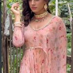Sargun Kaur Luthra Instagram - 🌸🌸 #bts #sargunkaurluthra #skl #preesha #preesharudraksh #yhc #yehhaichahatein Mumbai, Maharashtra