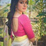 Sargun Kaur Luthra Instagram - Poove Kadhal Pookkum Poove🌼🌼 Mumbai, Maharashtra