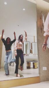 Sargun Kaur Luthra Instagram - Can you dance in a mall’s washroom and make a fool out of yourself n still couldn’t care less because you know no one can fu*k your happiness 😁😁
@crown_girl_dimpi 
#bijlibijli #dance #happy