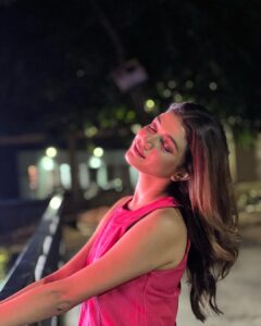 Sauraseni Maitra Instagram - Lighting up your feed before Diwali✨💖🌟 
📸 @tapsee_0 

#prediwali #notacandid