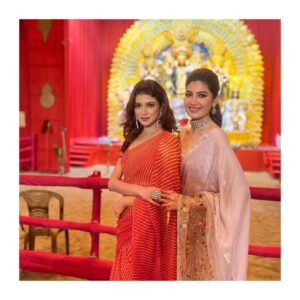 Sauraseni Maitra Instagram - Maddox chhara “pujo pujo”mone hoye na 😍😋 

#shubhonabami #nabami #nabaminight #duggadugga #durgapuja