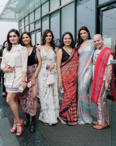 Sauraseni Maitra Instagram - Here’s looking back to an evening filled with fun, laughter, love and fashion! ❤️ 
Thank you @rangoliindia @ranjhindia for making me a part of your extensive journey 🙏🏽

#riwayat #launch #calendarlaunch #calendar2023 #fashioncalendar #eventday #collectionlaunch #bridalcollection #friendsandfamily #rangoliindia #ranjhindia #ethnicwear