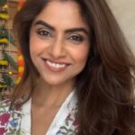 Sayantani Ghosh Instagram - 🌟transitioning into Diwali mood ... . . #reels #reelitfeelit #reelsindia #reel #réel #trendingreels #trending #trendingsongs #trendingnow #trendingaudio #transitionreels #fun #mood #diwali #diwalioutfit #desigirl #instamood #moodygrams #instalike #instalikes #instalovers #instalover #instalove #love #sayantanighosh