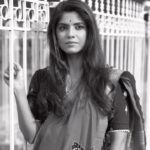 Sayantani Ghosh Instagram - 🌹बिखरने का मुझको शैख़ हैं बड़ा.... . #reel #reels #sunday #mood #instamood #trendingreels #trendingsongs #trendingaudio #trendalert #trending #trendingnow #reelsinstagram #reelsvideo #reelitfeelit #reelkarofeelkaro #instagood #instalove #instafashion #instadaily #instalike #instalikes #instareels #reeloftheday #love #weekend #weekendvibes #sareelove #sareelovers #blackandwhite #sayantanighosh