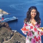 Shenaz Treasurywala Instagram - Food or View? What would you pick when choosing a hotel or restaurant? #travelwithshenaz #travelhotelsmiles this was in Santorini @visitgreecegr Santorini, Greece
