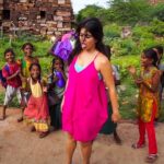 Shenaz Treasurywala Instagram - For me, the best way to get out of a grumpy mood is to hangout with kids. Best anti-depressant in the world ❤️💪🏾 Have you ever tried it? This was in Andhra Pradesh when I got lost. I just stopped the car, got out for a breather and ran into these kids. Rejuvenated me!!! #travelwithshenaz #Smilewithshenaz #roadtrips #getaways #traveldiaries #andhrapradesh #gandikota #unseenindia #aptourism #grandcanyonofindia