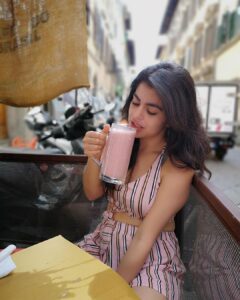 Shenaz Treasurywala Instagram - What did you take for granted before that you will forever cherish??? For me - it’s those little things - 1 sharing smoothies with a friend. 2 hanging out all day in a cafe! Looking forward to when we can share food with our friends and as cafes open up in Italy 🇮🇹 I have hope for our Indian cafes and restaurants. Just a matter of time and we will be with friends- eating and drinking without a care in the world again. All we need is patience!! ❤️ Thoughts? #travelwithshenaz #travelhotelsmiles #foodforthought #precovid #cafes #smoothie 📸@ernestleif