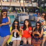 Shenaz Treasurywala Instagram - Which friends do you think of as soon as you see these pictures? 😂 Want to connect but offline? !!! Flashback to when we could meet our friends but they looked at their phones more than at us :) Will this change when we meet post covid???? #travelwithshenaz #precovid19 #connections Mumbai, Maharashtra