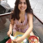 Shenaz Treasurywala Instagram - What did you take for granted before that you will forever cherish??? For me - it’s those little things - 1 sharing smoothies with a friend. 2 hanging out all day in a cafe! Looking forward to when we can share food with our friends and as cafes open up in Italy 🇮🇹 I have hope for our Indian cafes and restaurants. Just a matter of time and we will be with friends- eating and drinking without a care in the world again. All we need is patience!! ❤️ Thoughts? #travelwithshenaz #travelhotelsmiles #foodforthought #precovid #cafes #smoothie 📸@ernestleif