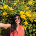 Shenaz Treasurywala Instagram - Real Talk . This year I am going to focus on being Mentally Stronger. I've written down 10 points to help me. See if they work for you too? Also please do share any points I may have missed. 1. Morning Pages, keeping a diary and self reflection. 2. One thing that challenges me everyday- for me staying home is a challenge so I have been staying home for the past 7 days now. 3. Give up a bad habit - I'm giving up mindless phone scrolling. This is a hard one but I'm going to do this! 4 Set goals. I am going to grow my YT and make longer form videos which is what I enjoy more. 5. Identify my strengths- relatability and story telling and many life experiences. 6. Identify my weakness- disorganized, forgetful 7. Gratitude daily before bed. (will share this with you in my stories every night, maybe we can do it together) 8. Write down 3 new ideas everyday 9. Exercise everyday- build muscle 10. Find more time for friends #2022 #travelwithshenaz #mentalhealth #letstalk Selfshot on @goproindia Tiracol Fort, Goa