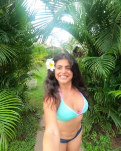 Shenaz Treasurywala Instagram - There's a reason I don't wear makeup 💄 or care about my belly. 

It's because I cared too much earlier - and I am done caring. 

In my first film there was so much body shamimg. I was "too fat", my belly apparently ruined the movie according to the director.  While the film went on to be the biggest hit- I was in depression- crying everyday - so now I do the opposite. 

Anyway I feel bellys are meant to be round. We are so mean to our bellys - I want to be good to my belly for a change. I spent my whole life hating my cute little round belly - sometimes it big, sometimes it's small 🥰 I'm going to give it some love! #lovemybelly

As for make up - ughhh!!! Sorry make up companies 😉
BUT
I think the best make up is sunshine, happiness and joy anyway. ❤️

#bodyshaming #fatshaming #bodypositive #nomakeup
