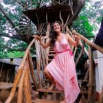 Shenaz Treasurywala Instagram - How do we reduce our carbon footprint? What measures can we as a community take? The tree house community of Auroville not only live in these trees but they also teach people all over India and the world how to build these tree houses. They offer workshops and tailor make these treehouses exactly to your style and needs! Trees as foundations are sustainable, low-carbon solutions for a greener planet. Would you like to learn how to build your own treehouse and the live in it??? @treehousecommunity #travelwithshenaz #treehouse #auroville #reelkarofeelkaro