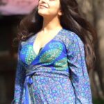 Shenaz Treasurywala Instagram - What's your current favourite romantic song? Do you know how to remix. If yes- Remix this reel of mine with your reactions. My favourite remixes will be in my stories on both my accounts. Dont forget to tag @travelhotelsmiles too!!! Thanks for helping me w the shoot @_wandererrrrr @farazbanday @tourismoutlook #travelwithshenaz #travelhotelsmiles #reelkarofeelkaro #reelitfeelit Location Kashmir ❤️