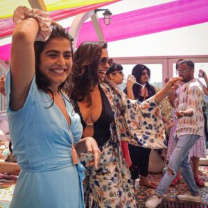 Shenaz Treasurywala Instagram - What did you do for Holi yesterday? I did -Nothing!! 😂
This was my Holi in 2020 just before lockdown. #happyholi #lastholi @sohohousemumbai 

Thanks @nipapaka_123 for these beautiful photos!!