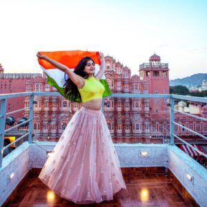 Shenaz Treasurywala Instagram - What do you love about your country? 

I've been traveling all over India since lockdown ended! And all I can say is India is truly incredible beauty and landscape. Our culture is rich. Our people are warm! Happy republic day!!!

 #republicday🇮🇳 #2020 #72ndrepublicday🇮🇳 #january26 
#travelwithshenaz #travelhotelsmiles

@that_dslr_guy_  @mr_camerawala @ridhivijay_photography thanks for meeting me in jaipur and taking these pics w me 

@yeh_lehenga_nahi_mehenga  thanks for the outfit