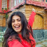Shenaz Treasurywala Instagram - What's the slimmest thing you own? My waist? ;) Hahaha I wish Remember when I packed something slim in my bag? That was my new #vivoV20, the slimmest phone ever ! Can't wait to try my hands on this beauty. @vivo_india #delighteverymoment #mygreatindianroadtrip @meenabaghhomes