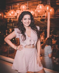 Shiny Dixit Instagram - Last weekend was heavenly 👌
Lit♥️👌

Styled by @anushadixit