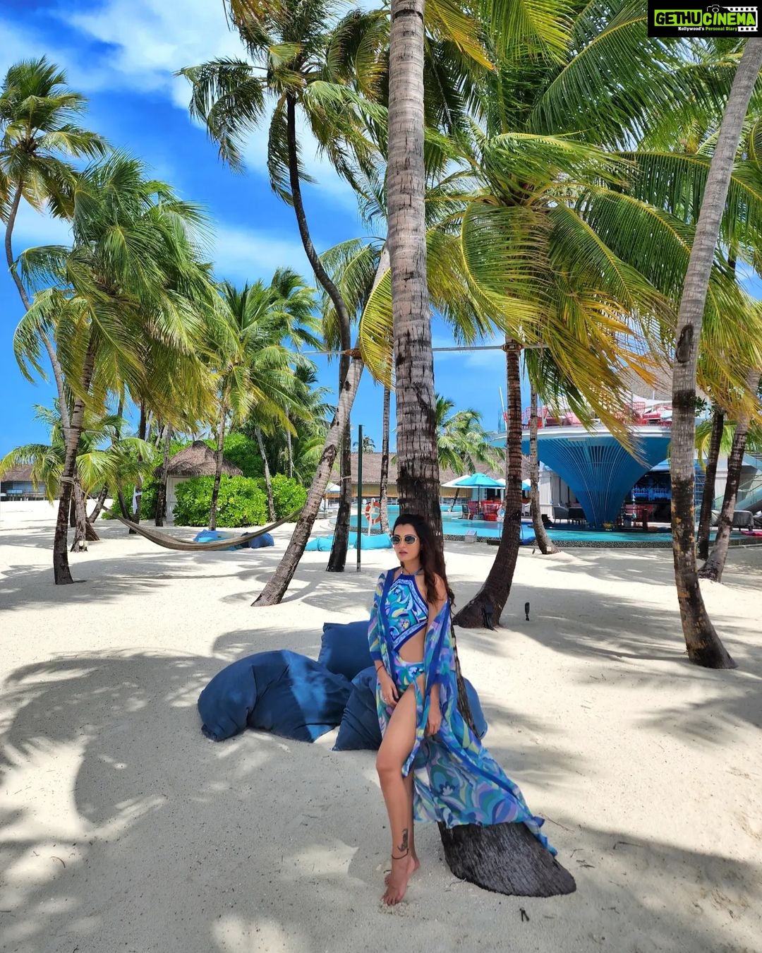 Shiny Doshi Instagram - Feeling BLUE-TIFUL 😍💙 #throwback #maldives # ...