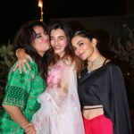Shiny Doshi Instagram - Happy girls shine brighter ✨️ My sara💖 My yas 💖 #Diwali #party #allmine Home Sweet Home