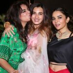 Shiny Doshi Instagram - Happy girls shine brighter ✨️ My sara💖 My yas 💖 #Diwali #party #allmine Home Sweet Home