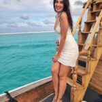 Shiny Doshi Instagram - Smell the sea and feel the sky, Let your spirit and soul fly 🌊 #ocean #sky #beachlife #islandlife #maldives #happysunday #goodvibes #naturelovers #whitedress #mykindaplace #instatravel #instalove #instagram #shinydoshi #lavshines Finolhu Baa Atoll