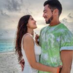 Shiny Doshi Instagram - You make me smile #everysingleday ❤️ 🧿 #finolhubaaatoll #finohlu #finohlumaldives #vibrantfinohlu #islandplayground #barefootchic #unwindatfinohlu #seasidecollection #maldives #vacationmode #shinydoshi #lavshines Finolhu Baa Atoll