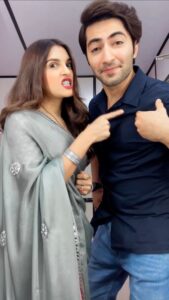 Shiny Doshi Instagram - ये सब काल्पनिक है इसका वास्तविकता से कोई संबंध नही है| 😅 
#bts #funnyreels #funnyvideos #trendingreels #pandyastore