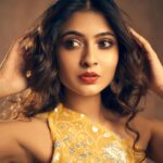 Shivangi Khedkar Instagram - ✨ . . . Makeup by @muatriveni Styled by @tanazfatima Outfit @tbwbyurvidama Earrings @mozaati Shot by @saniasadhale Photography team @khushal_tilloo_photo @kaus_tube @netraphotography Retouched by @sudarshanmhaskar