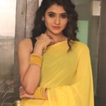 Shivangi Khedkar Instagram - 🍋 #pallavi #newshade #mehendihairachnewali @starplus 5.30pm Mon to Sat