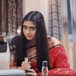 Shivangi Khedkar Instagram - 🐶she can convince anybody and everybody with that face. #pallavi #mehendihairachnewali Mon-Sat 6.30pm On @starplus Thank you for the edit ♥️
